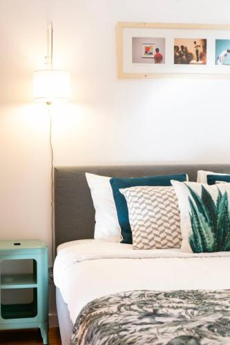 Cozy flat w/bright balcony trendiest neighborhood!