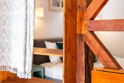 Cozy flat w/bright balcony trendiest neighborhood!