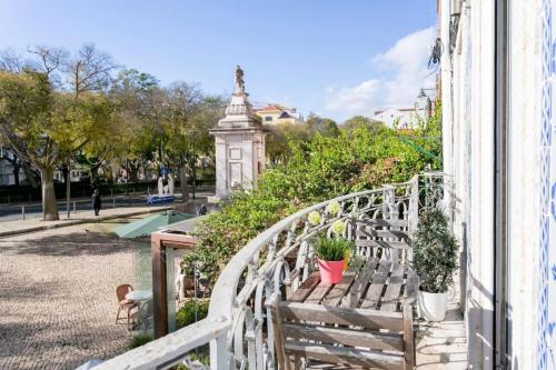 Cozy flat w/bright balcony trendiest neighborhood!