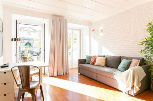 Cozy flat w/bright balcony trendiest neighborhood!