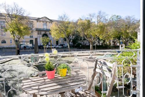 Cozy flat w/bright balcony trendiest neighborhood!