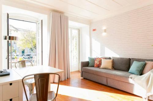 Cozy flat w/bright balcony trendiest neighborhood!