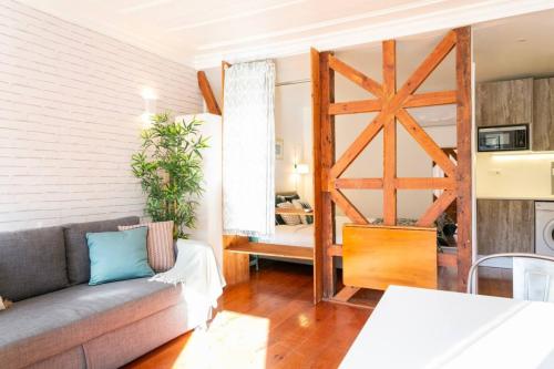 Cozy flat w/bright balcony trendiest neighborhood!