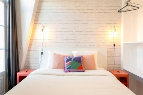 Cozy 1bdr penthouse w/balcony!