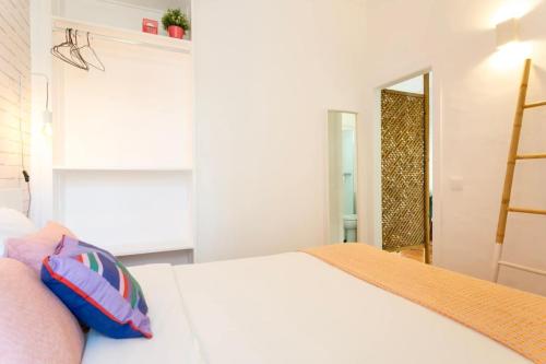 Cozy 1bdr penthouse w/balcony!