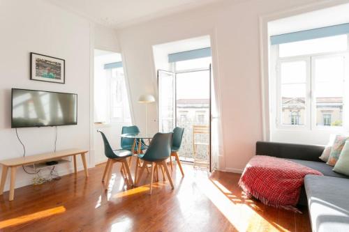 Cozy 1bdr penthouse w/balcony!