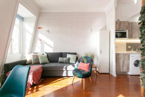 Cozy 1bdr penthouse w/balcony!