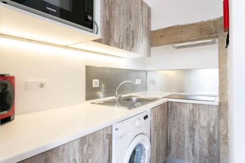 Cozy 1bdr penthouse w/balcony!