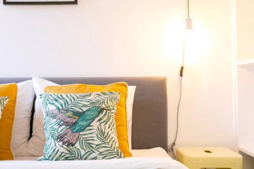 Cozy and bright 1bdr flat in typical neighborhood!