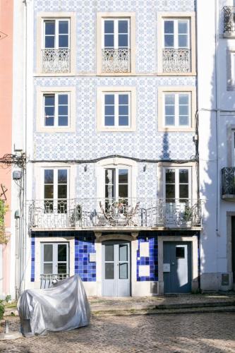 Cozy and bright 1bdr flat in typical neighborhood!