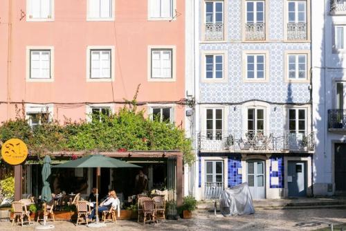 Cozy and bright 1bdr flat in typical neighborhood!