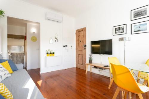Cozy and bright 1bdr flat in typical neighborhood!