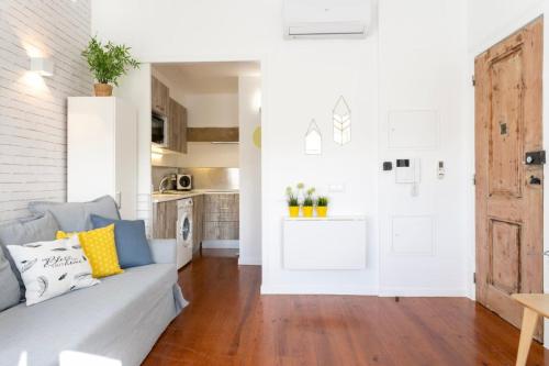 Cozy and bright 1bdr flat in typical neighborhood!