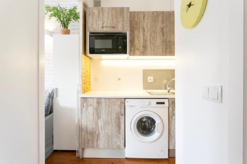 Cozy and bright 1bdr flat in typical neighborhood!