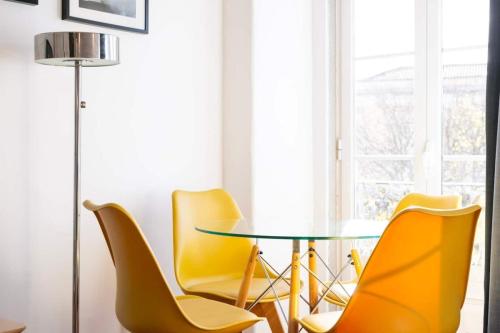 Cozy and bright 1bdr flat in typical neighborhood!