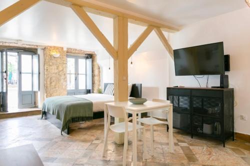 Cozy nest in the trendiest neighborhood!