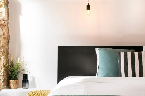 Cozy nest in the trendiest neighborhood!