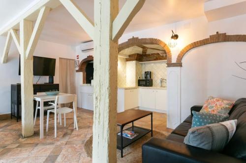 Cozy nest in the trendiest neighborhood!
