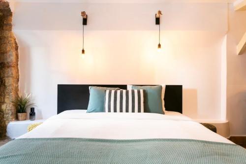 Cozy nest in the trendiest neighborhood!